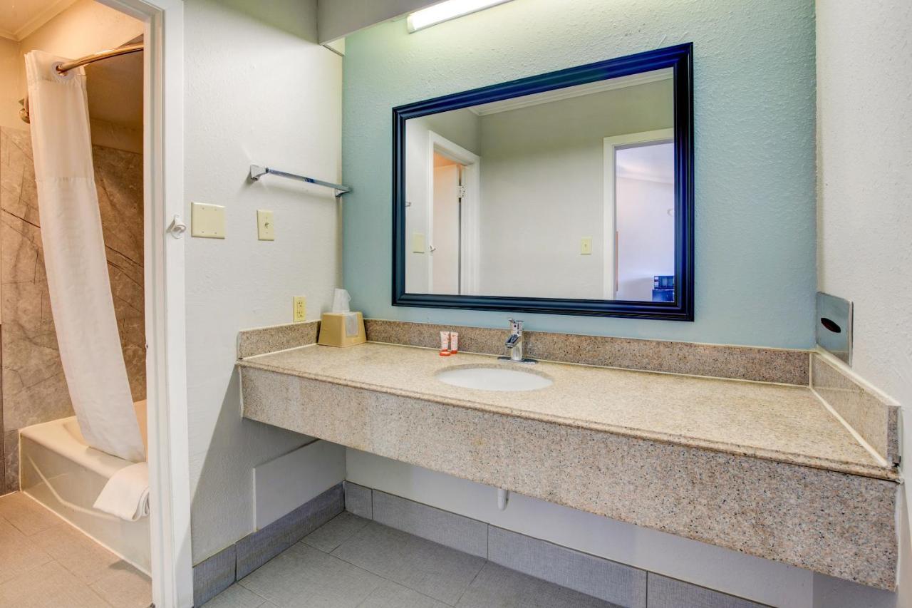 Oyo Hotel Lake Charles La I-10 Εξωτερικό φωτογραφία