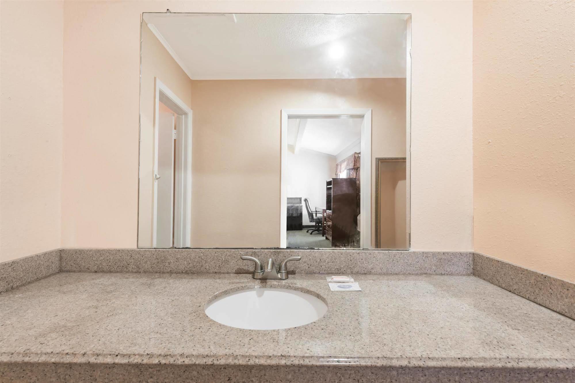 Oyo Hotel Lake Charles La I-10 Εξωτερικό φωτογραφία